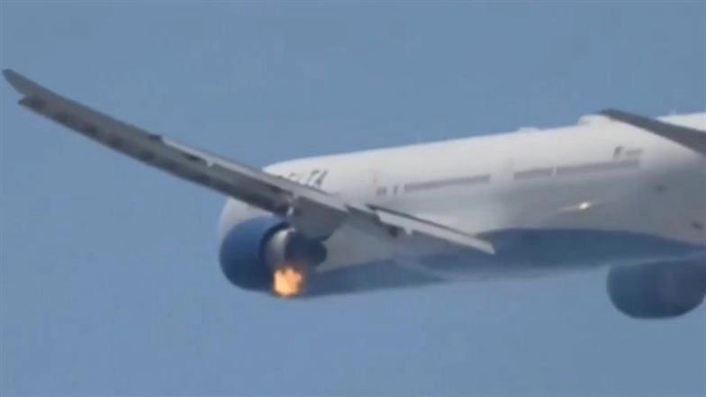Delta Air Lines Boeing 767 Flight DL446 Makes Emergency Landing in Los Angeles After Engine Catches Fire Mid-Air (Watch Video)