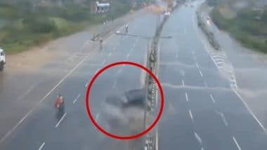 Uttar Pradesh Road Accident: Speeding SUV Crashes Into Divider, Spins Multiple Times on Highway in Kanpur Dehat; Video Surfaces