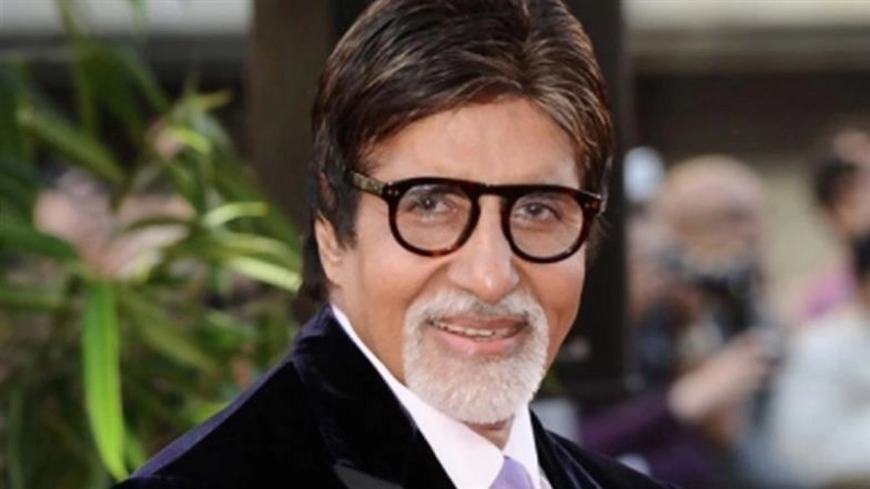 Amitabh Bachchan Describes Family Bonding As the ‘Delight of the Day’ After Meeting Fans
