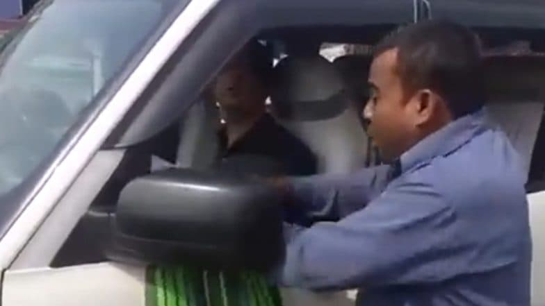 Dog-Like Protest in West Bengal: Man Barks at Officer After Name Is Misprinted As ‘Kutta’ Instead of ‘Dutta’ on Ration Card in Bankura; Old Video Goes Viral Again