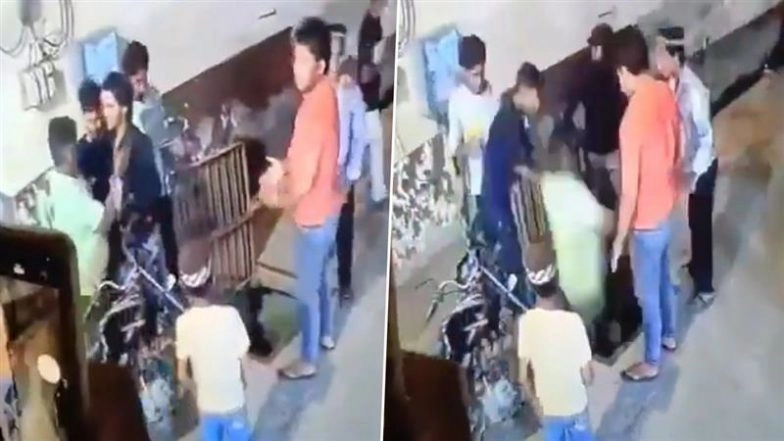 Bulandshahr Shocker: Youths Throw Man Into Sewer, Lock Lid After Minor Scuffle; Probe Launched After Chilling CCTV Video Goes Viral