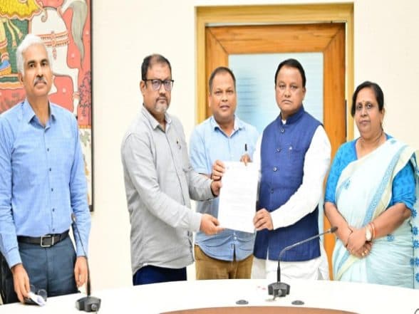 India News | Bhubaneswar: OAS Association Postpones Mass Leave over BMC Official's Assault After Meeting CM Majhi