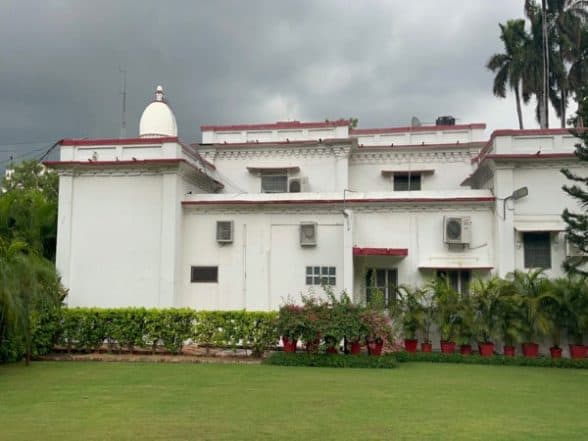 India News | UP: Sandalwood Tree Worth Lakhs Stolen from KGMU Vice-Chancellor's Official Residence in Lucknow
