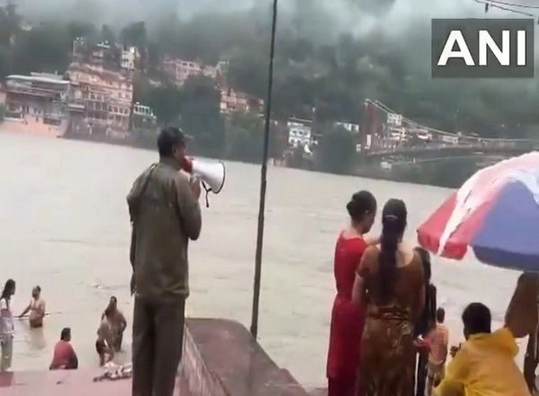 India News | Uttarakhand: Ganga Swells in Rishikesh; SDRF, Police Issue Safety Alerts