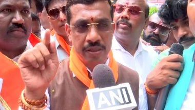 India News | Shiv Sena Stages Protest Outside Pune Municipal Corporation Office over Civic Woes, Offers Vegetables to Officials