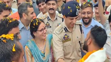 India News | First Batch of Amarnath Yatra Pilgrims Arrive in Chanderkote at a 'Langar' Site, Recieve Warm Welcome