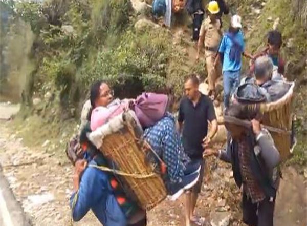 India News | Uttarakhand: Devotees Safely Moving to Their Destination After Landslides on Yamunotri Highway