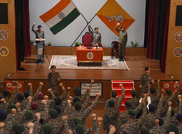 World News | COAS Upendra Dwivedi Visits Indian Military Training Team in Bhutan