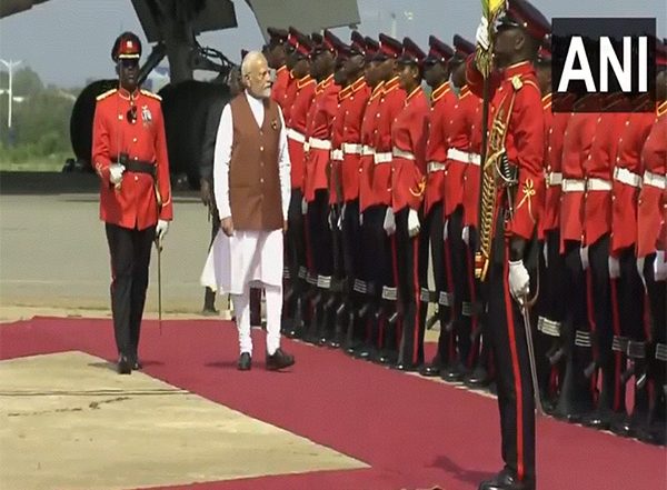 World News | PM Modi Arrives in Ghana, Receives Guard of Honour and 21-gun Salute
