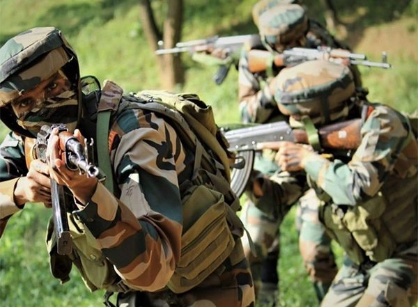 India News | J-K: Encounter Breaks out Between Security Forces and Terrorists in Kishtwar