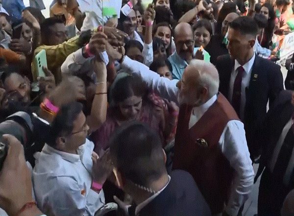 World News | PM Modi Received by Ghana President on Arrival in Accra, Receives Warm Welcome from Members of Indian Diaspora