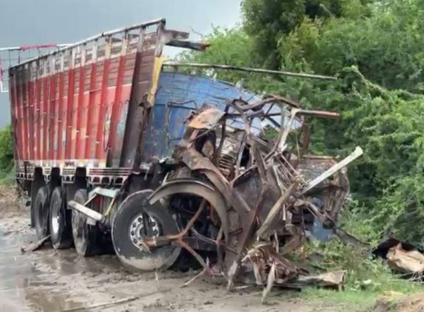 India News | Truck and Trailer Collide on NH 48 in Rajastan's Dudu, 2 People Burnt Alive in Fire