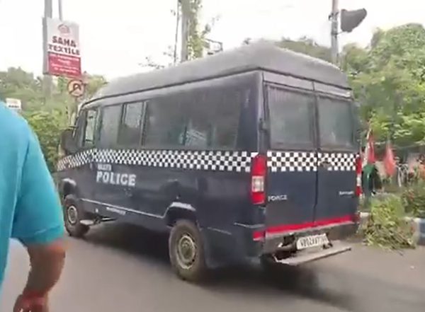 India News | Bengal Police Reconstruct Kolkata Gangrape Crime Scene, Bring in Arrested Accused