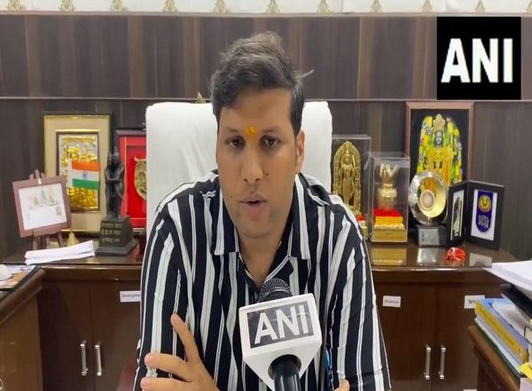 India News | UP: Rising Water Level of Ganga, Yamuna Increases Risk of Flood in Prayagraj