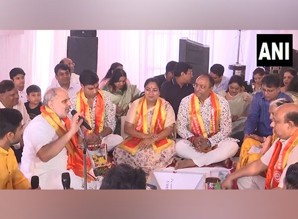 India News | Delhi CM Rekha Gupta Participates in Havan at Inauguration of Camp Office