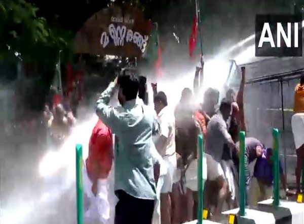 India News | Kerala: BJP Stages Protest March to Health Minister's House over Woman's Death at Kottayam Medical College