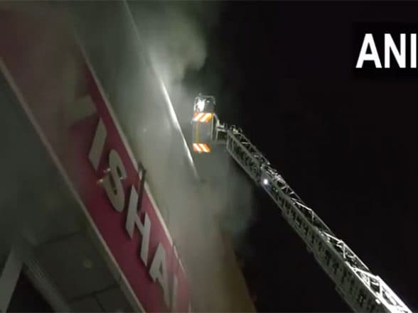 India News | Delhi: Fire Breaks out in Karol Bagh's Commercial Building
