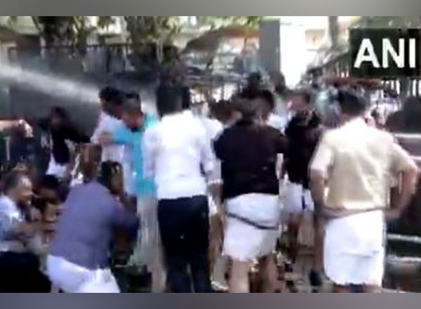 India News | IUML Youth Workers Protest Outside Kerala Health Minister's Residence over Kottayam Medical College Building Collapse