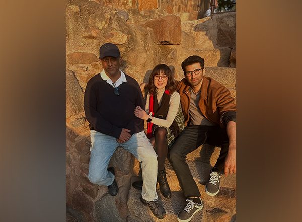 Entertainment News | Sara Ali Khan Shares BTS Pictures with Aditya Roy Kapur from Sets of 'Metro...In Dino'