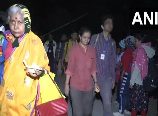India News | J-K: Devotees Depart from Nunwan Base Camp for Amarnath Yatra