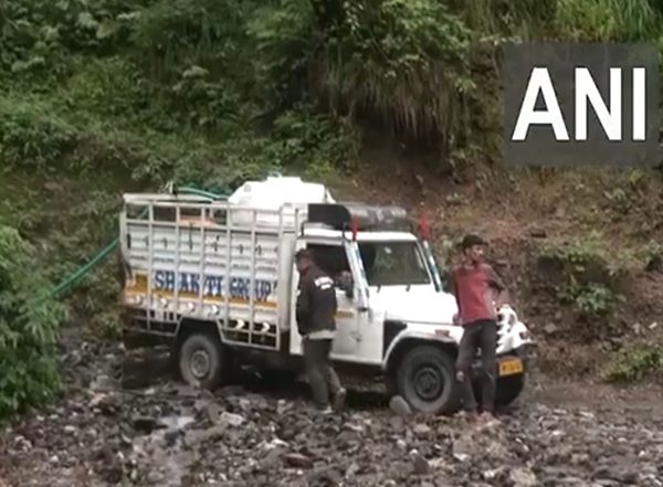 India News | Locals Rush Aid in Flood-hit Mandi as Toll Climbs to 69 in Himachal Following Monsoon Havoc