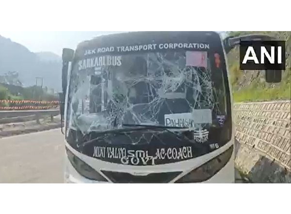 India News | Ramban: Last Vehicle of Pahalgam Convoy Hits Four Stranded Vehicles; 36 Passengers Sustain Minor Injuries