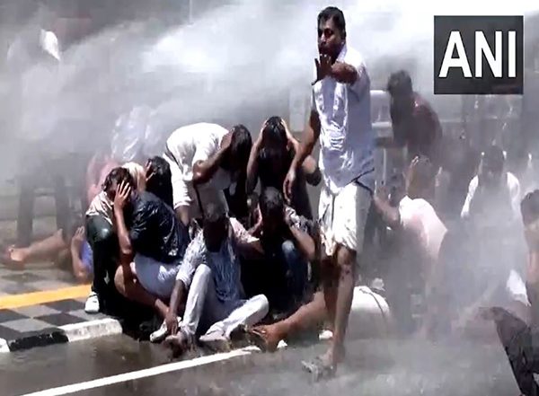 India News | Kerala: Youth Congress Workers Stage Protest over Kottayam Building Collapse