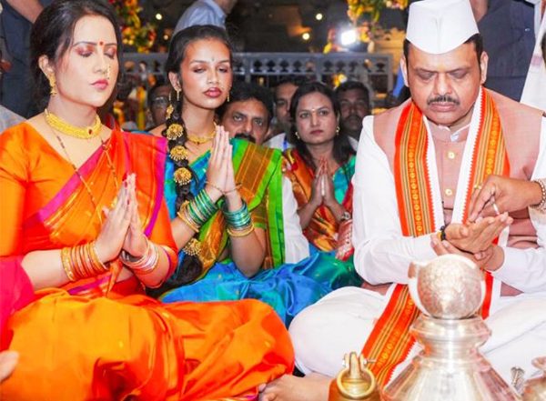 India News | CM Devendra Fadnavis, Family Participate in 'Ashadhi Ekadashi' Celebrations at Pandharpur, Perform 'Fugdi' Folk Dance