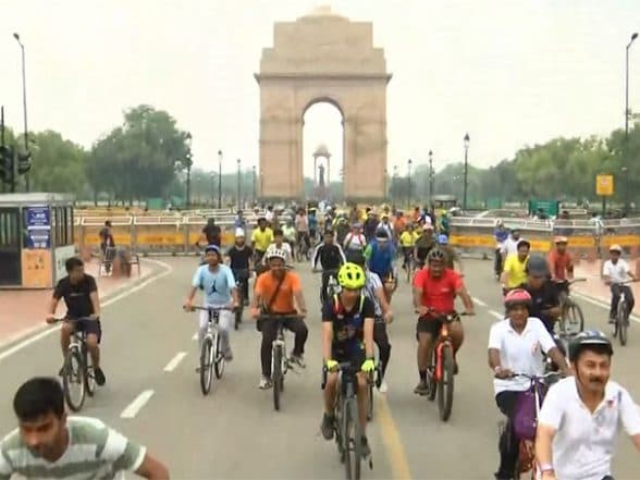 India News | 30th Edition of Fit India Sundays on Cycle in Partnership with RWAs Held in Delhi