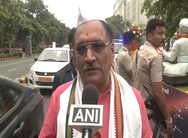 India News | Delhi BJP Chief Joins Symbolic Pandharpur Yatra to Celebrate 800-year-old Tradition