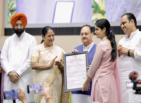 India News | Union Health Minister JP Nadda, Delhi CM Rekha Gupta Distribute Appointment Letters to 1400 Nurses