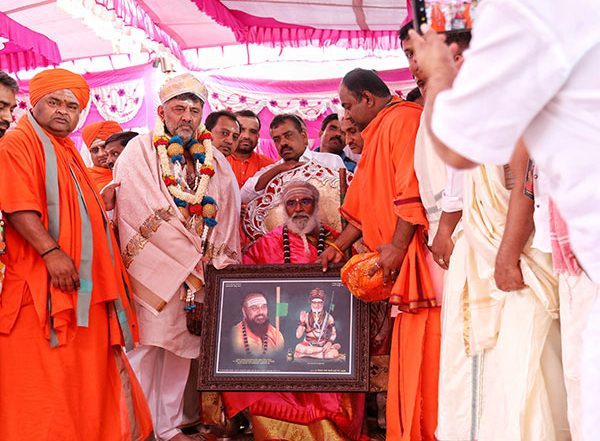 India News | Deputy CM DK Shivakumar Deserves Higher Position, Says Rambapuri Seer