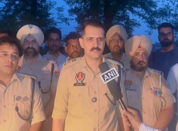 India News | Punjab: Encounter Between Police & Miscreants in Moga: Three Arrested