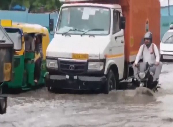 India News | Waterlogging Issues Reported in Delhi After Spell of Intense Rain, IMF Issues Heavy Rain Alert