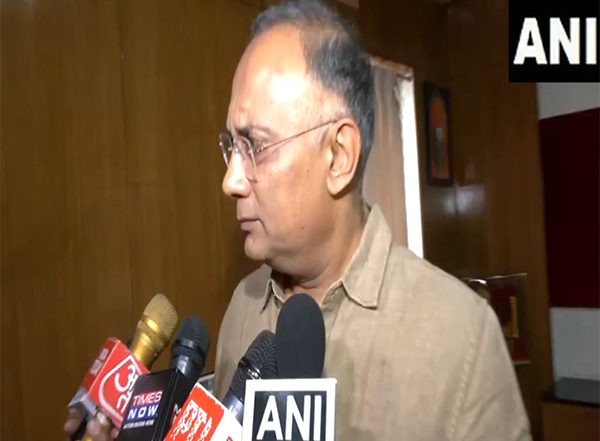 India News | Covid Vaccine Not Direct Cause of Heart Attacks: Karnataka Health Minister Dinesh Gundu Rao
