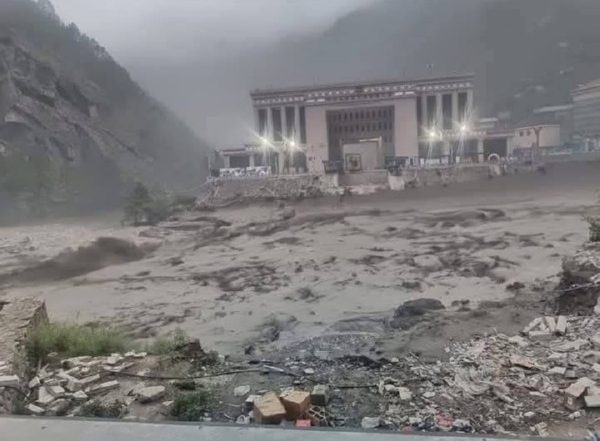 World News | Flash Flood Sweeps Nepal-China Bridge and Vehicles in Rasuwa; Search Operation Underway