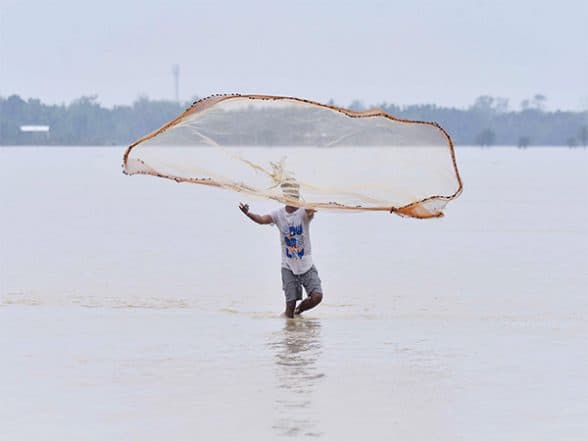 India News | Centre Invested Rs 38,572 Cr in Fisheries Sector Since 2015, Doubling Fish Production: Ministry of Fisheries, Animal Husbandry & Dairying
