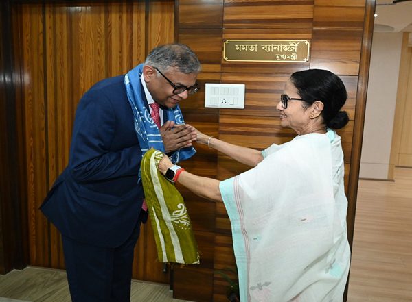 India News | W. Bengal CM Mamata Banerjee Meets Tata Sons Chairman, Discusses Industrial Growth