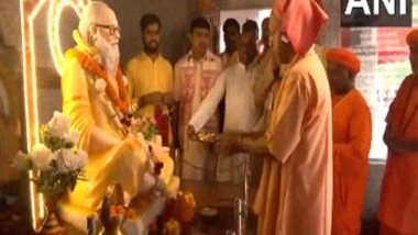 India News | Guru Purnima: Uttar Pradesh CM Yogi Adityanath Offers Prayers at Gorakhnath Mandir