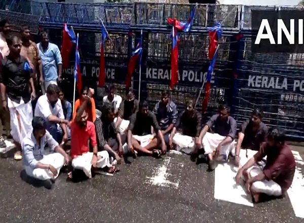 India News | Student Unions Intensify Protests Against Kerala Governor, Allege Bid to Saffronise Universities