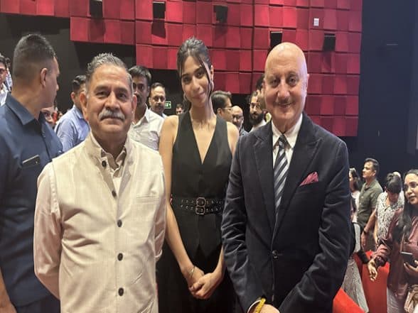 Entertainment News | Indian Army Chief General Upendra Dwivedi Attends Special Screening of Anupam Kher's Directorial 'Tanvi The Great' in Delhi