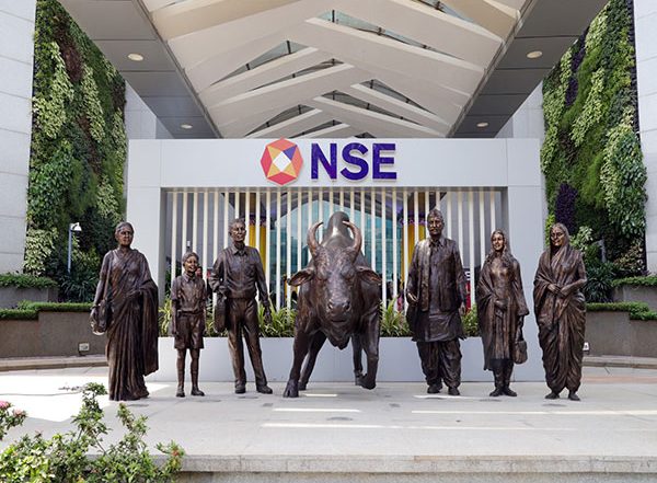 Business News | Indian Stocks End Lower Amid Weak Q1 Earnings Start and US Tariff Threat on Canada