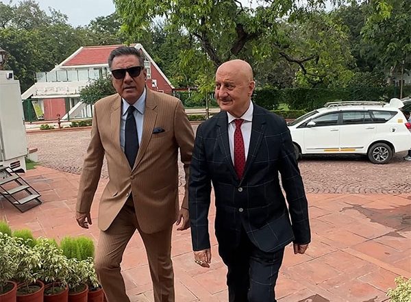 Entertainment News | Anupam Kher, Boman Irani Arrive at Rashtrapati Bhavan to Attend Special Screening of 'Tanvi The Great' with President Murmu