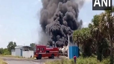 India News | TN: Massive Fire Breaks out at Tar Processing Factory in Kanchipuram, Dousing Operations Underway