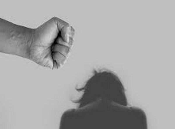 Karnataka Shocker: Man Bites Off Wife’s Nose During Heated Altercation Over Loan Repayment in Davanagere, Case Registered