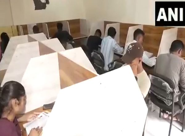 India News | Maharashtra: 71 Libraries with Free Books, Wi-Fi Set Up by Gadchiroli Police in Naxal-affected Villages