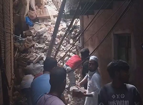 India News | Seelampur Building Collapse: Death Toll Rises to 6, Rescue Operations Underway