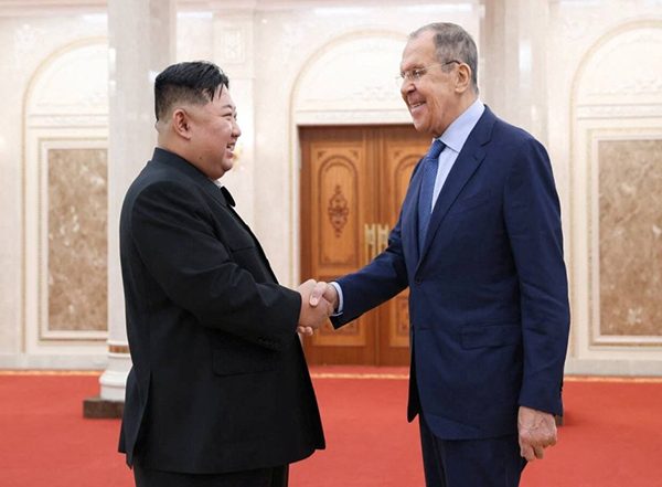 World News | Lavrov Meets Kim Jong Un as North Korea Backs Russia in Ukraine War