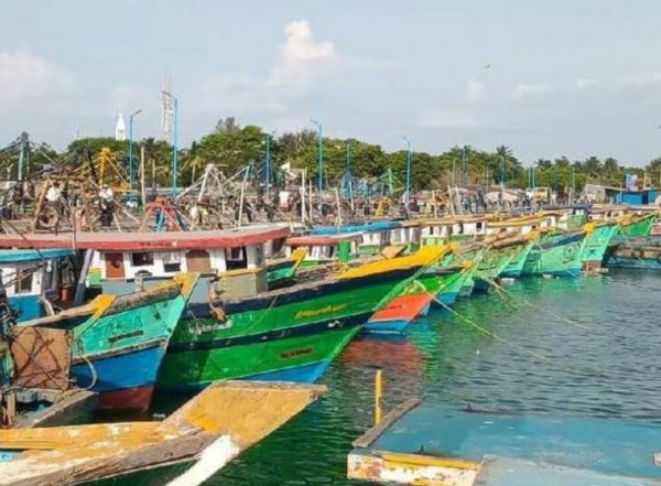 World News | Sri Lankan Navy Arrests 7 Indian Fishermen for Allegedly Crossing Maritime Border