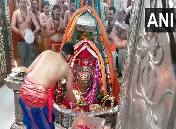 India News | Special Aarti Performed at Ujjain's Mahakaleshwar Temple on Third Day of Sawan